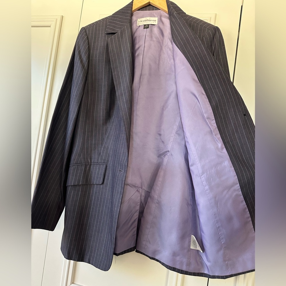 Liz Claiborne Gray Pinstripe Wool Blend Blazer, Size 10 - Picture 7 of 10